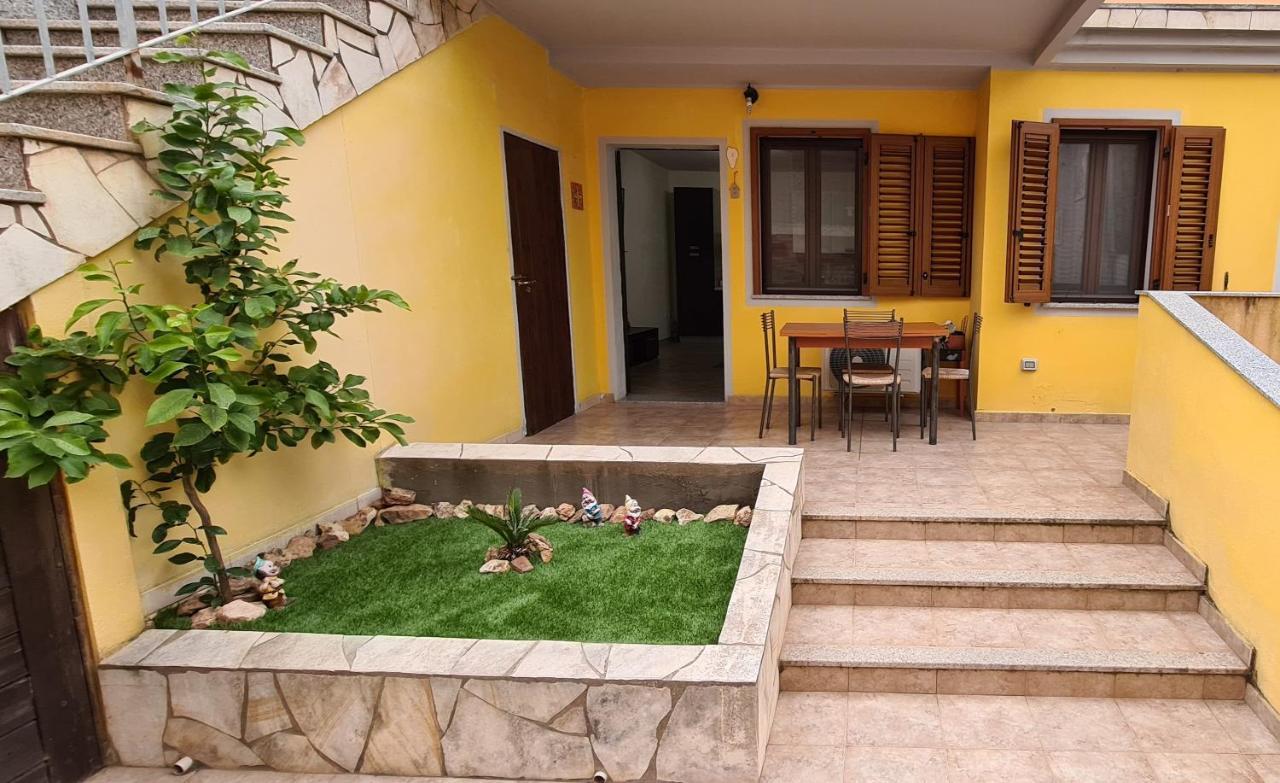 Vila Casa Lory SantʼAntìoco Exteriér fotografie